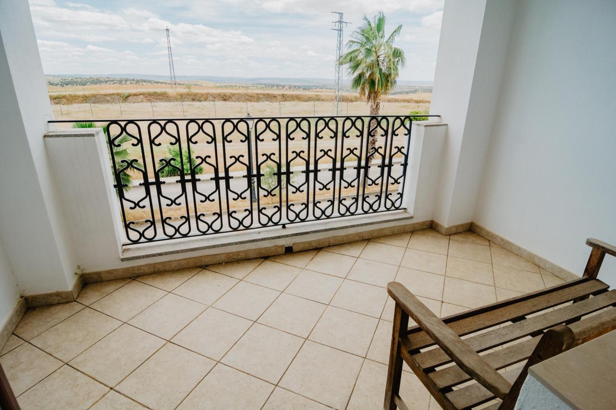 Hotel Hacienda Don Manuel Granja de Torrehermosa ภายนอก รูปภาพ