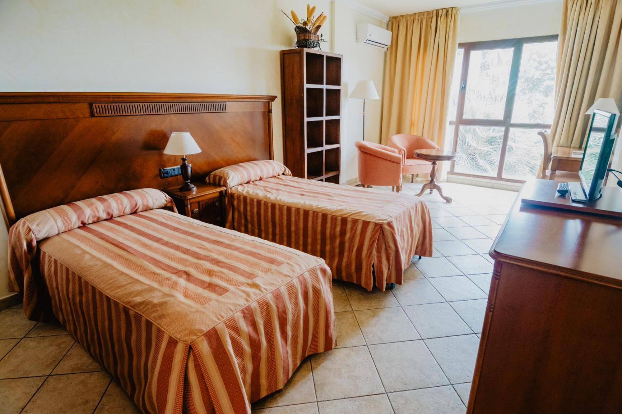 Hotel Hacienda Don Manuel Granja de Torrehermosa ภายนอก รูปภาพ
