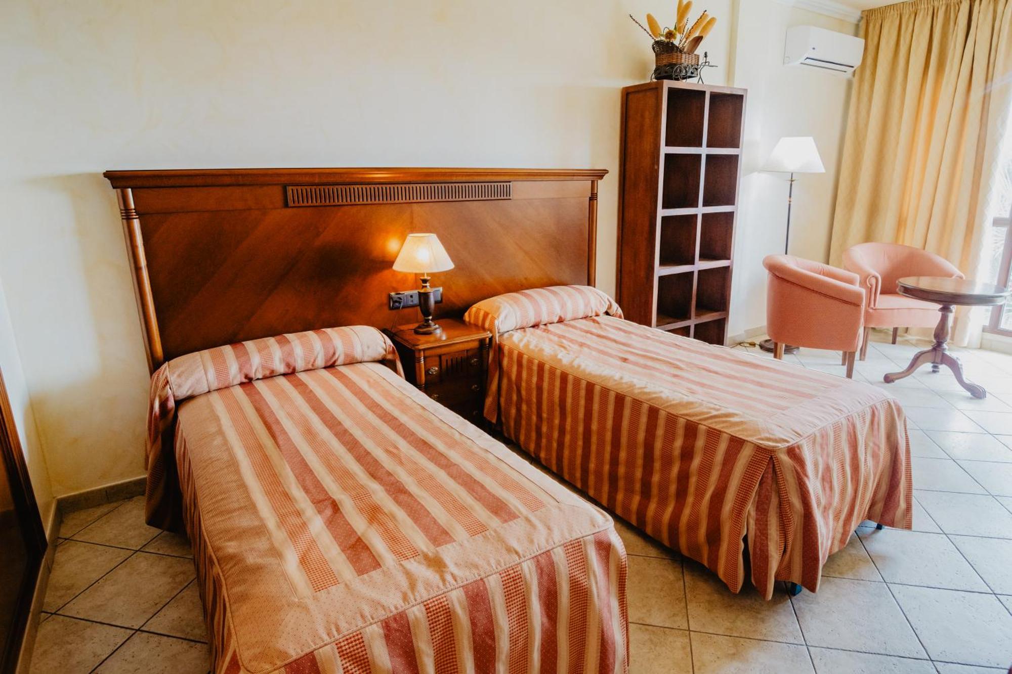 Hotel Hacienda Don Manuel Granja de Torrehermosa ภายนอก รูปภาพ