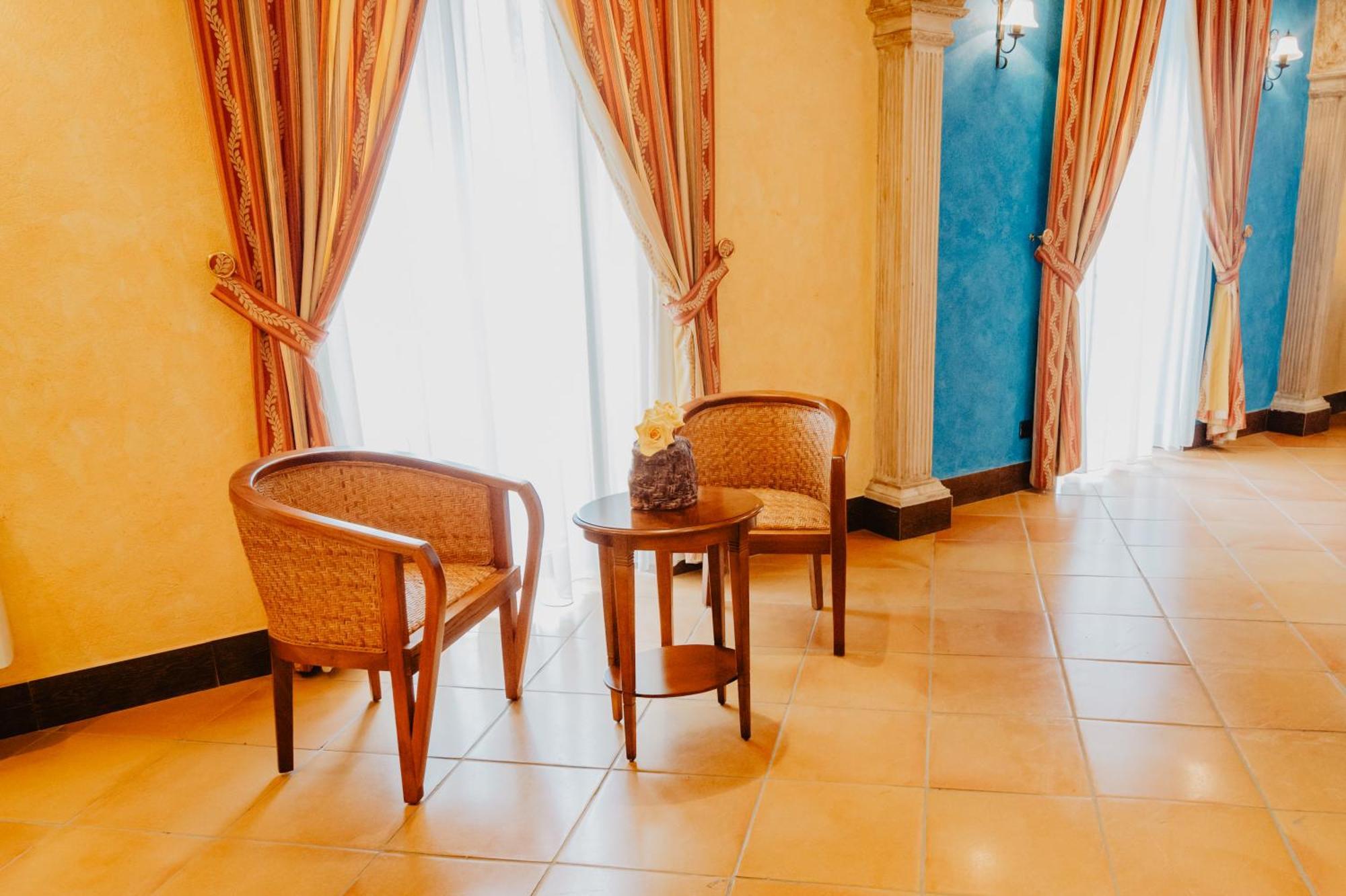 Hotel Hacienda Don Manuel Granja de Torrehermosa ภายนอก รูปภาพ