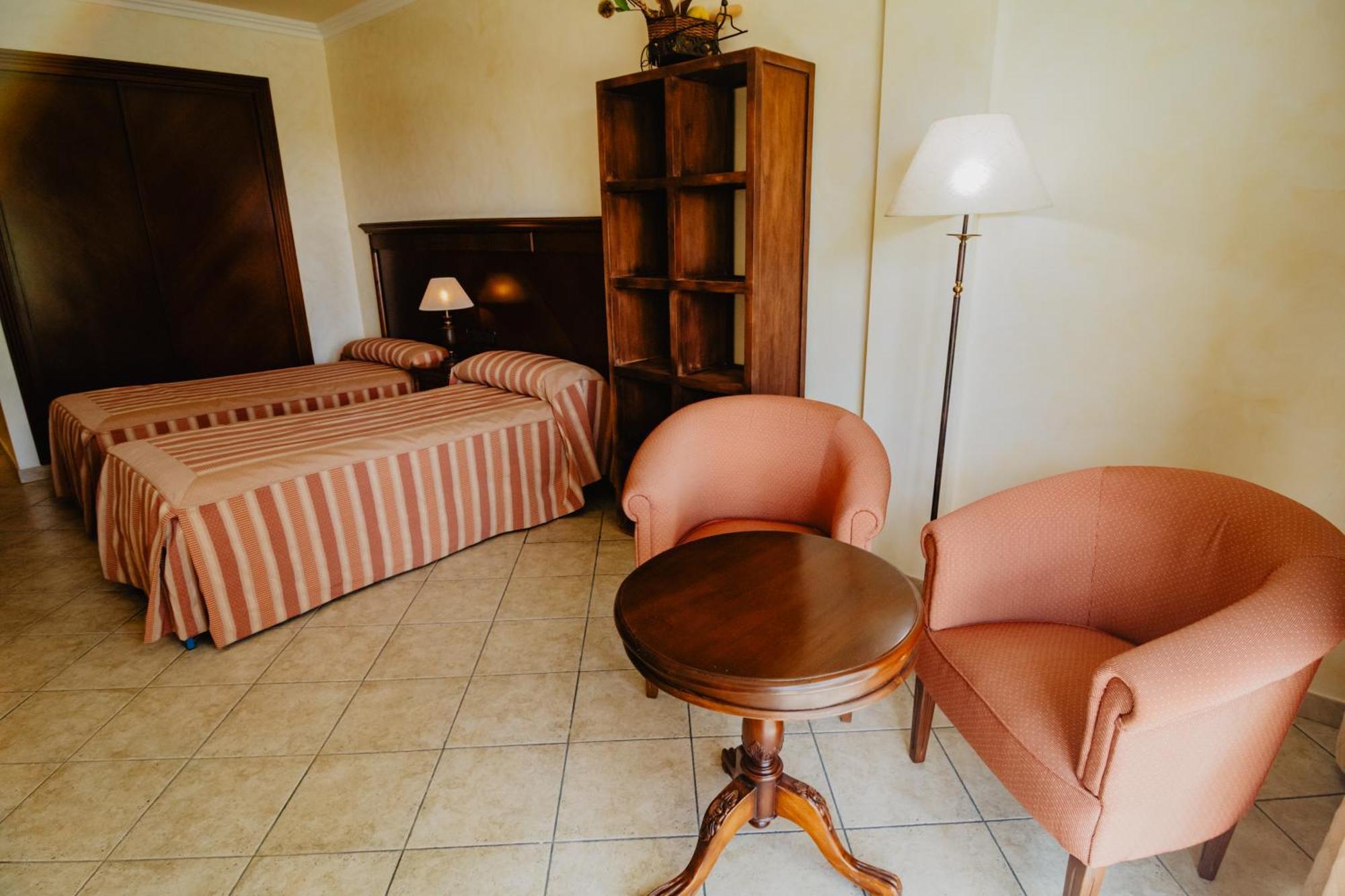 Hotel Hacienda Don Manuel Granja de Torrehermosa ภายนอก รูปภาพ