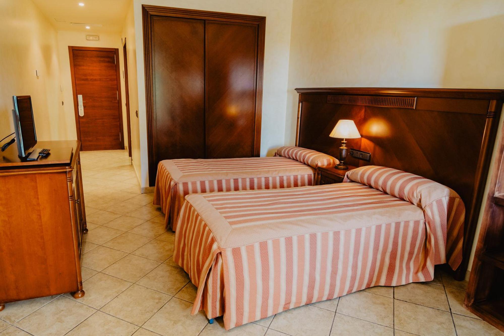 Hotel Hacienda Don Manuel Granja de Torrehermosa ภายนอก รูปภาพ