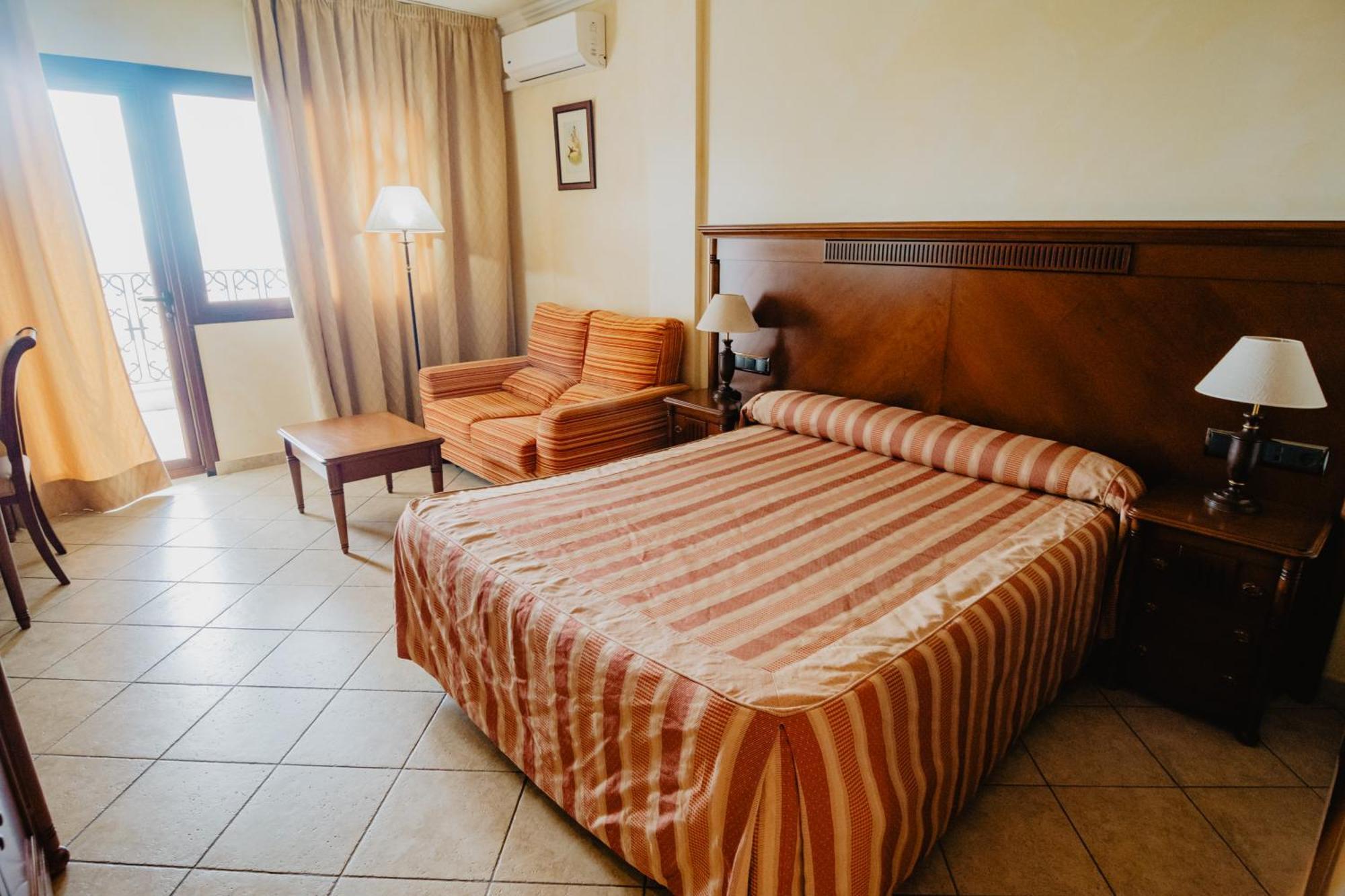 Hotel Hacienda Don Manuel Granja de Torrehermosa ภายนอก รูปภาพ